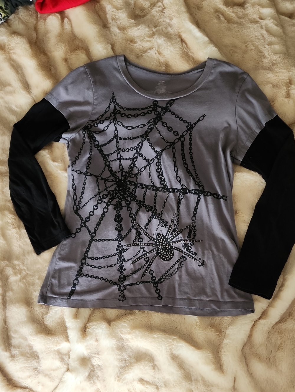 Gray Spiderweb Long-Sleeve Tee with Black Sleeves